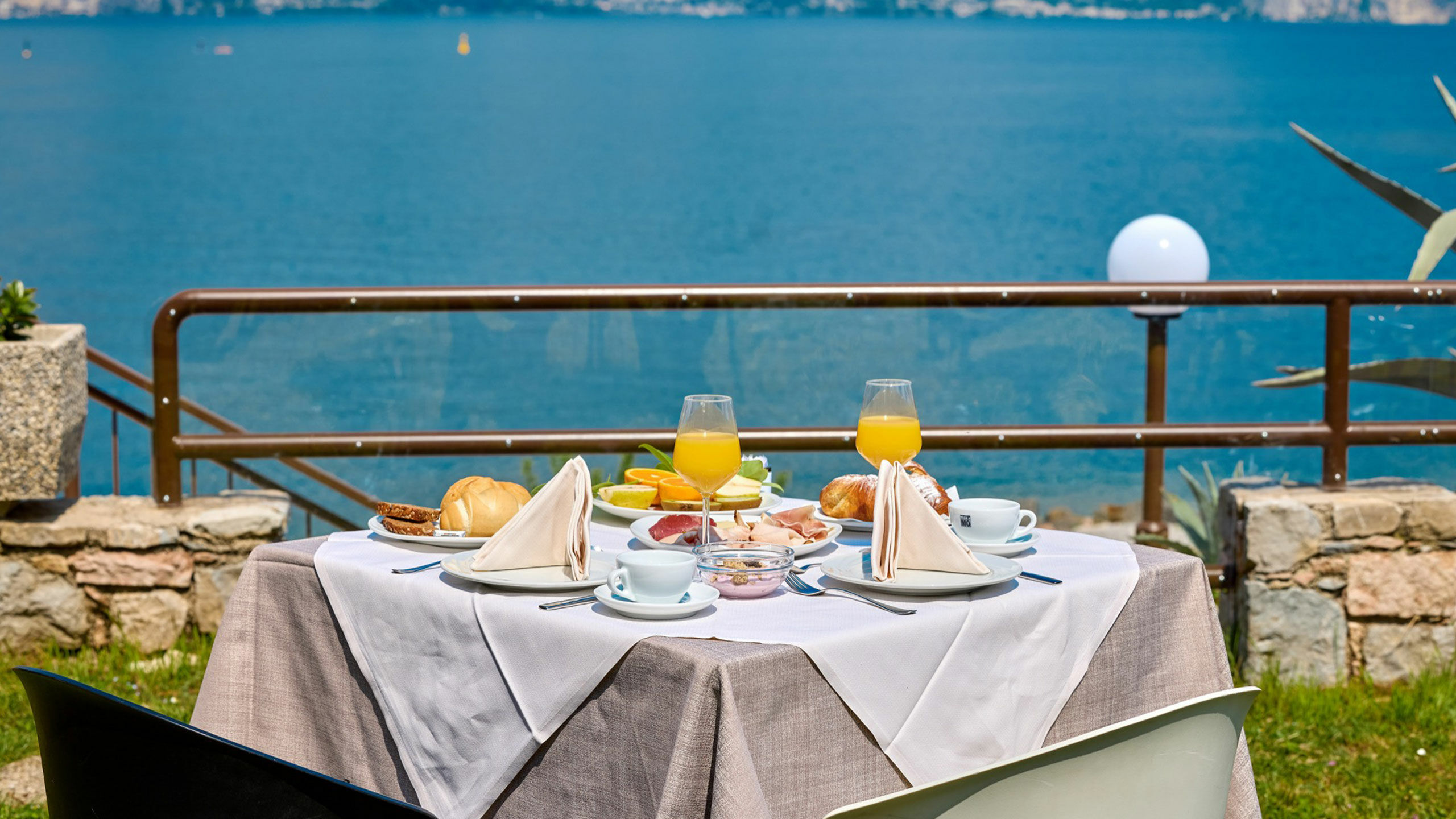 Locanda Bellavista a Malcesine, camere, ristorante, pizzeria & gelateria Ristorante Locanda Bellavista di Belgacem Adbelkrim | Colazione